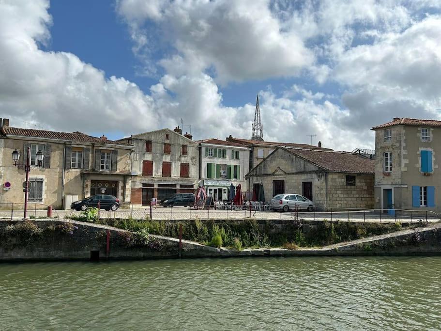 Maison De La Greve - Coeur De Marans Avec Cour * Marans (Charente-Maritime)